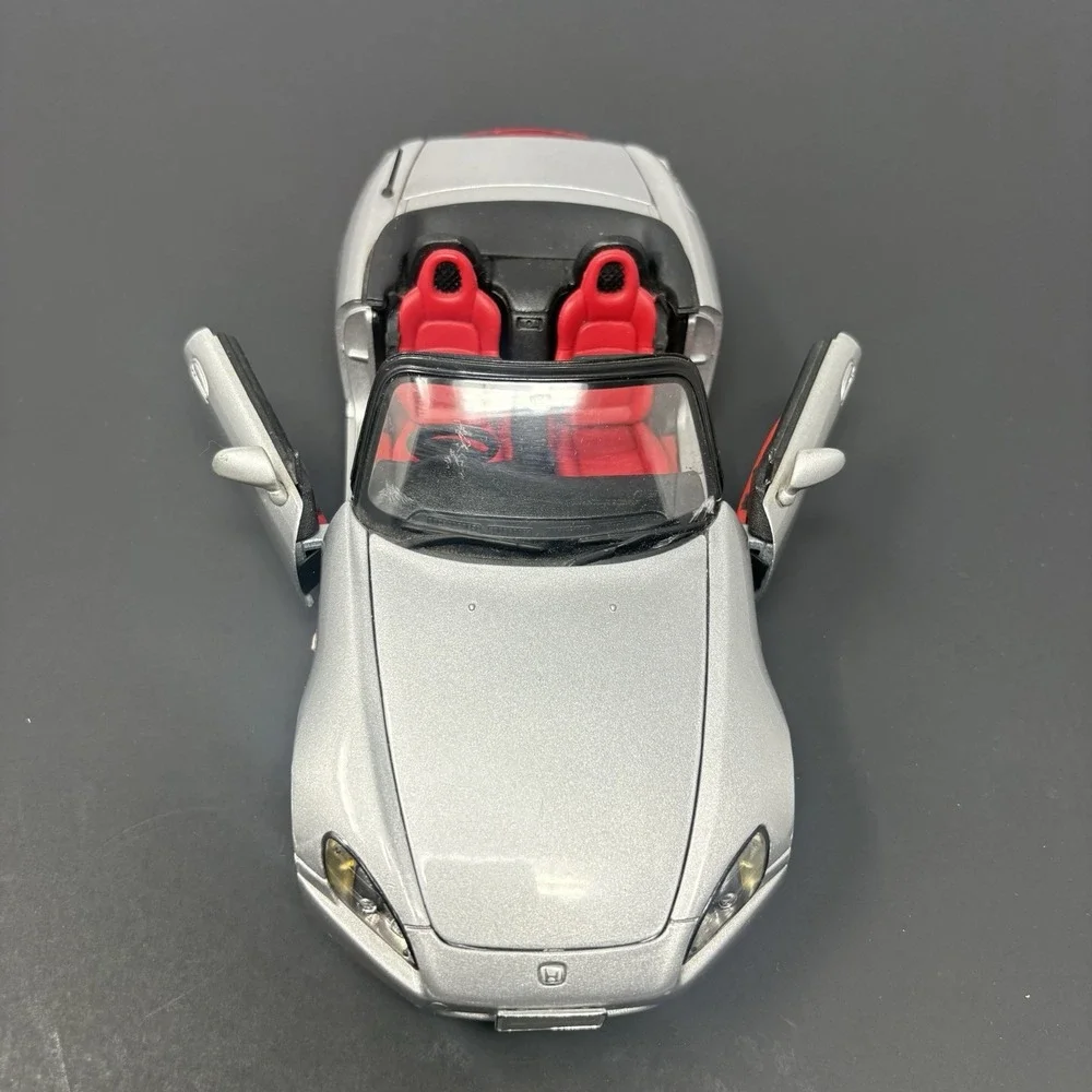 Honda S2000 RHD Right Hand Drive 1:18 Diecast Model Car Silver Opening Parts